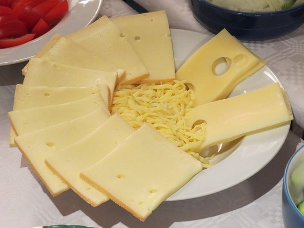 Le service traiteur raclette : une expérience gourmande inoubliable
